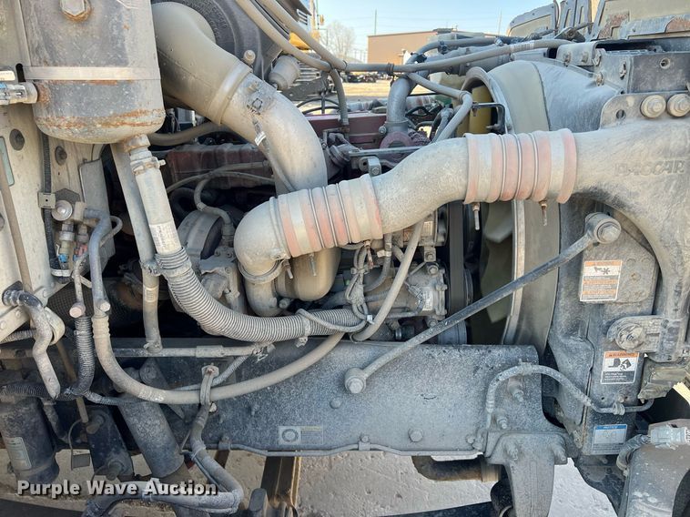 image for item NN9318 2014 Peterbilt 337  utility / service truck