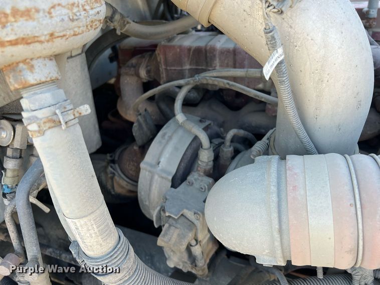 image for item NN9318 2014 Peterbilt 337  utility / service truck