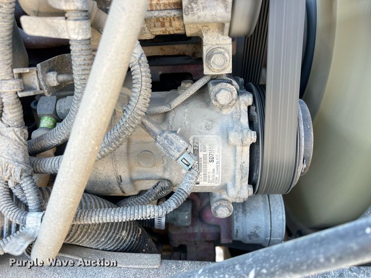 image for item NN9318 2014 Peterbilt 337  utility / service truck