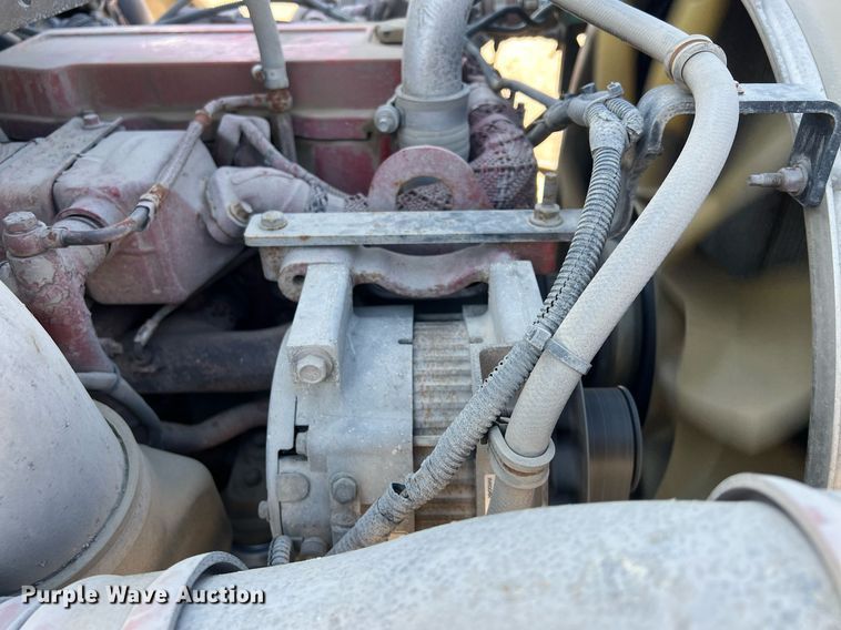 image for item NN9318 2014 Peterbilt 337  utility / service truck