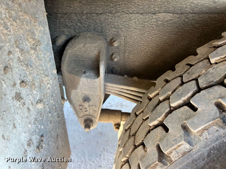 image for item NN9318 2014 Peterbilt 337  utility / service truck