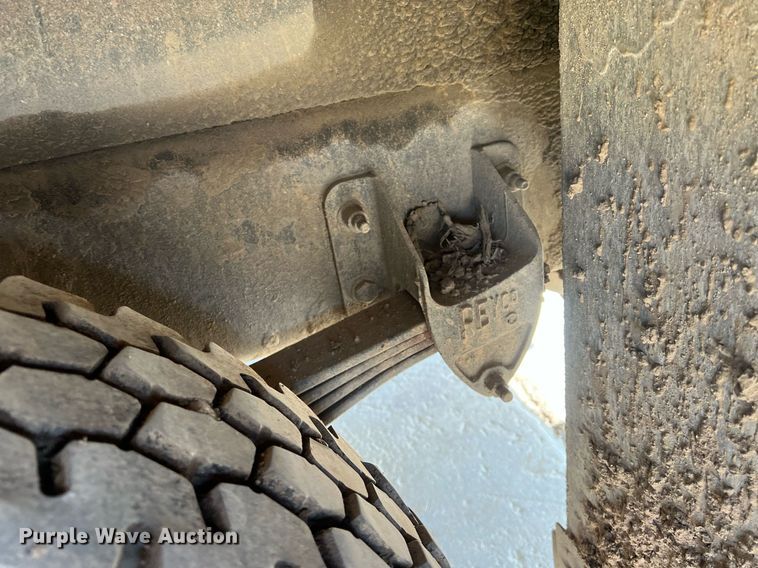 image for item NN9318 2014 Peterbilt 337  utility / service truck