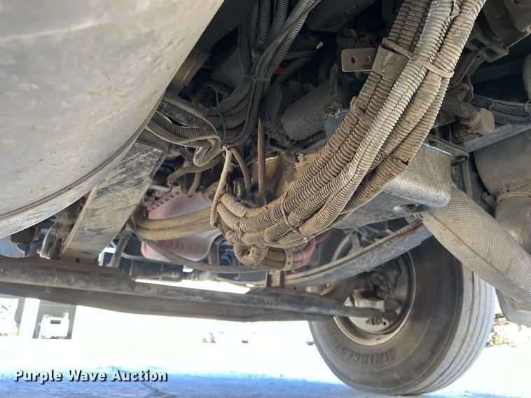 image for item NN9318 2014 Peterbilt 337  utility / service truck