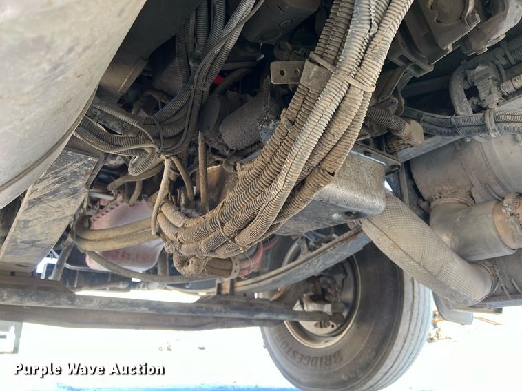 image for item NN9318 2014 Peterbilt 337  utility / service truck