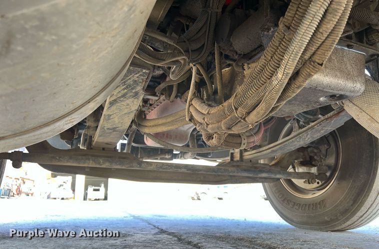 image for item NN9318 2014 Peterbilt 337  utility / service truck