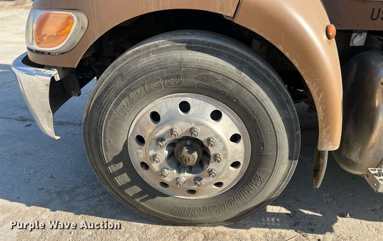 image for item NN9318 2014 Peterbilt 337  utility / service truck