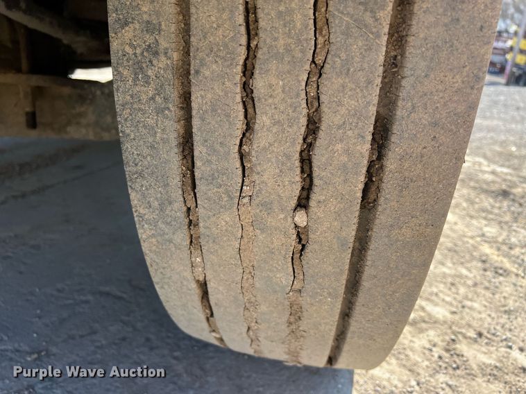 image for item NN9318 2014 Peterbilt 337  utility / service truck