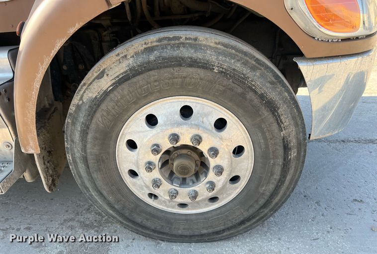 image for item NN9318 2014 Peterbilt 337  utility / service truck