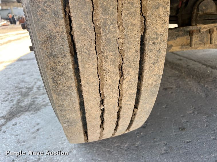 image for item NN9318 2014 Peterbilt 337  utility / service truck