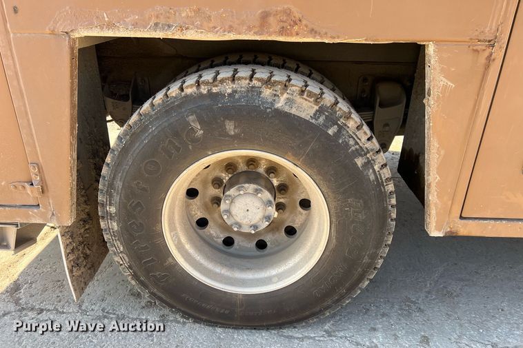 image for item NN9318 2014 Peterbilt 337  utility / service truck