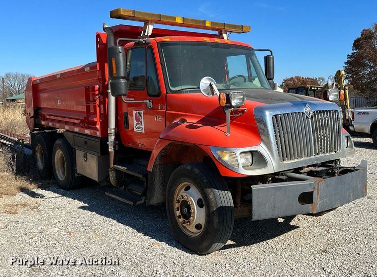 image for item NO9377 2007 International 7400  dump truck