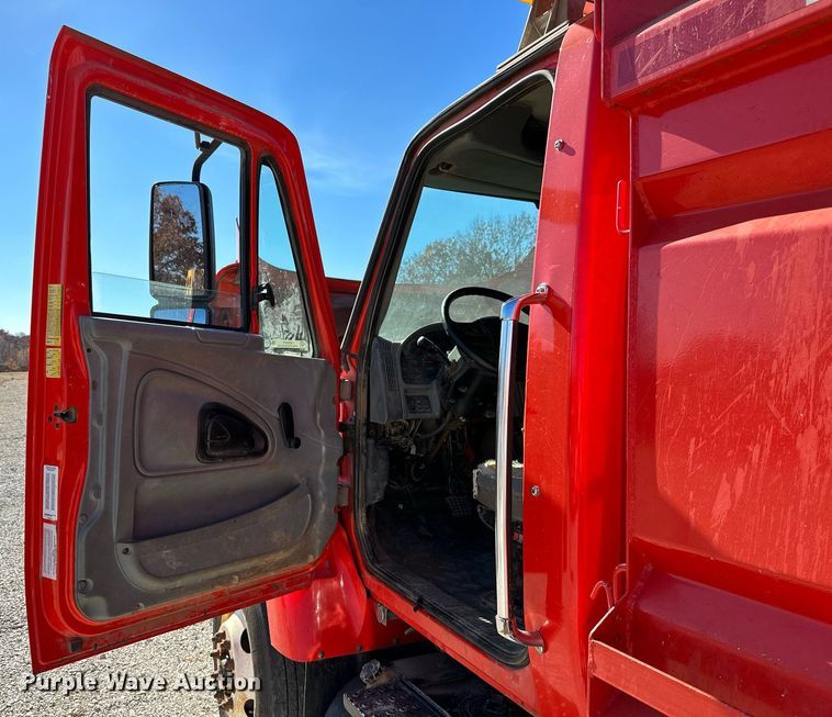 image for item NO9377 2007 International 7400  dump truck