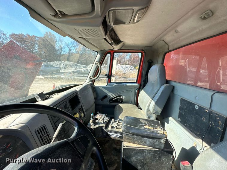 image for item NO9377 2007 International 7400  dump truck