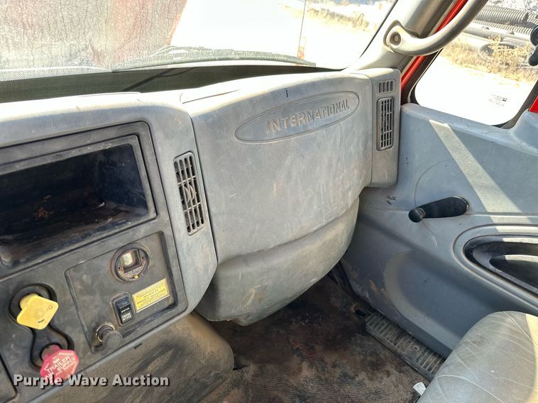 image for item NO9377 2007 International 7400  dump truck