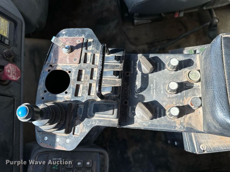 image for item NO9377 2007 International 7400  dump truck