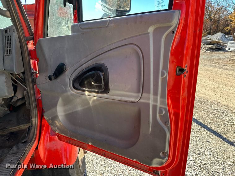 image for item NO9377 2007 International 7400  dump truck