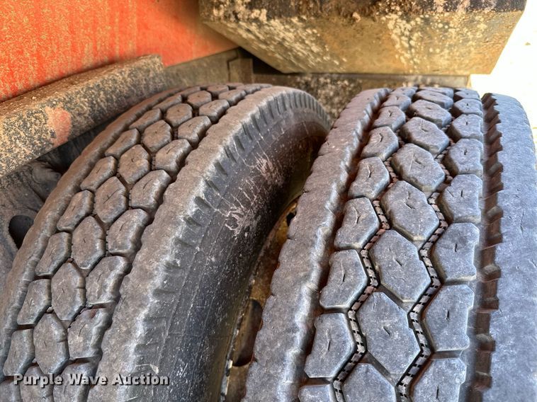 image for item NO9377 2007 International 7400  dump truck