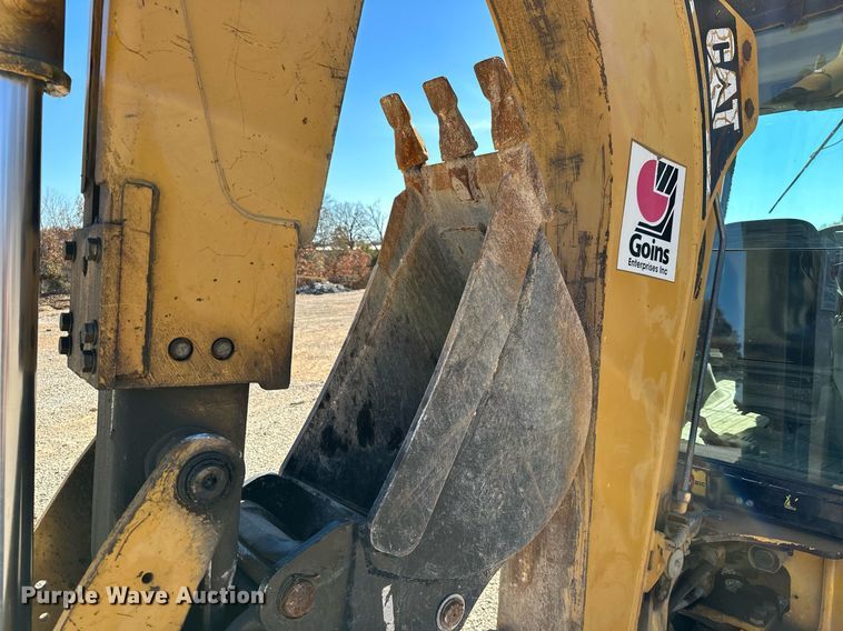 image for item NO9379 2004 Caterpillar 420D  backhoe