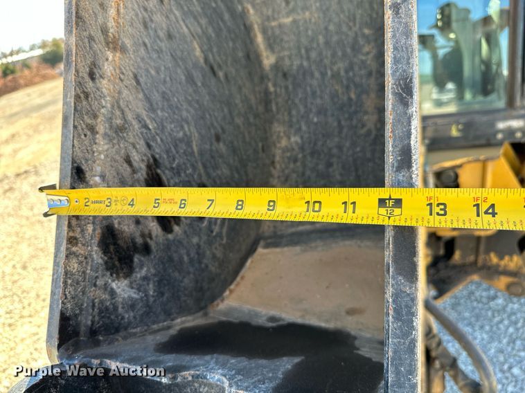 image for item NO9379 2004 Caterpillar 420D  backhoe