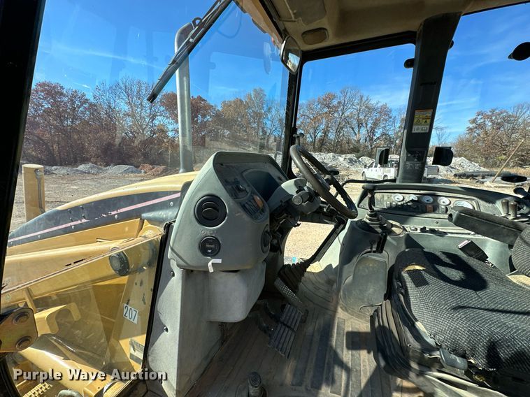 image for item NO9379 2004 Caterpillar 420D  backhoe