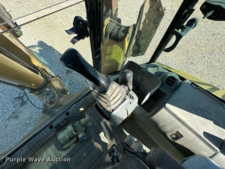 image for item NO9379 2004 Caterpillar 420D  backhoe