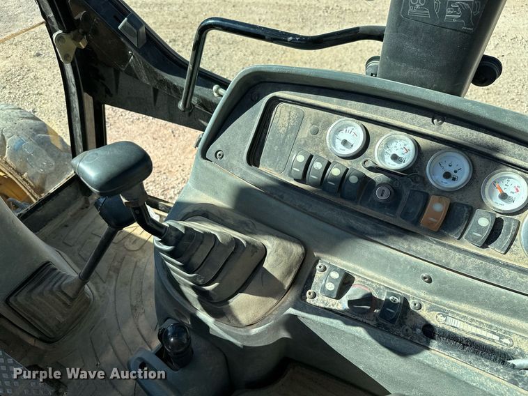 image for item NO9379 2004 Caterpillar 420D  backhoe
