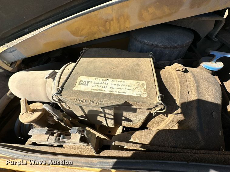image for item NO9379 2004 Caterpillar 420D  backhoe