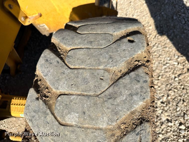 image for item NO9379 2004 Caterpillar 420D  backhoe