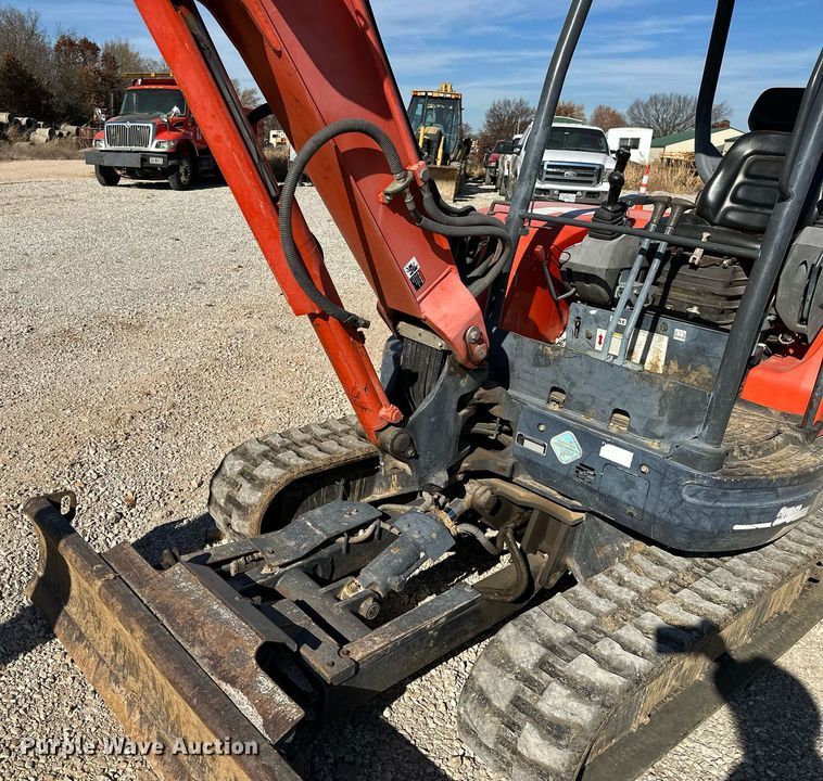 image for item NO9382 2011 Kubota KX121-3  mini excavator