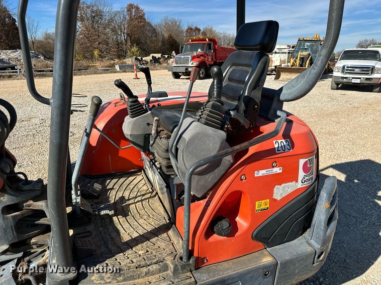 image for item NO9382 2011 Kubota KX121-3  mini excavator