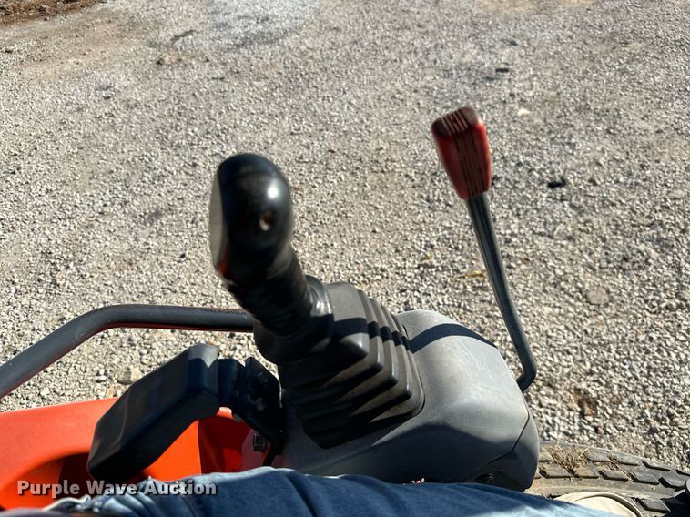 image for item NO9382 2011 Kubota KX121-3  mini excavator