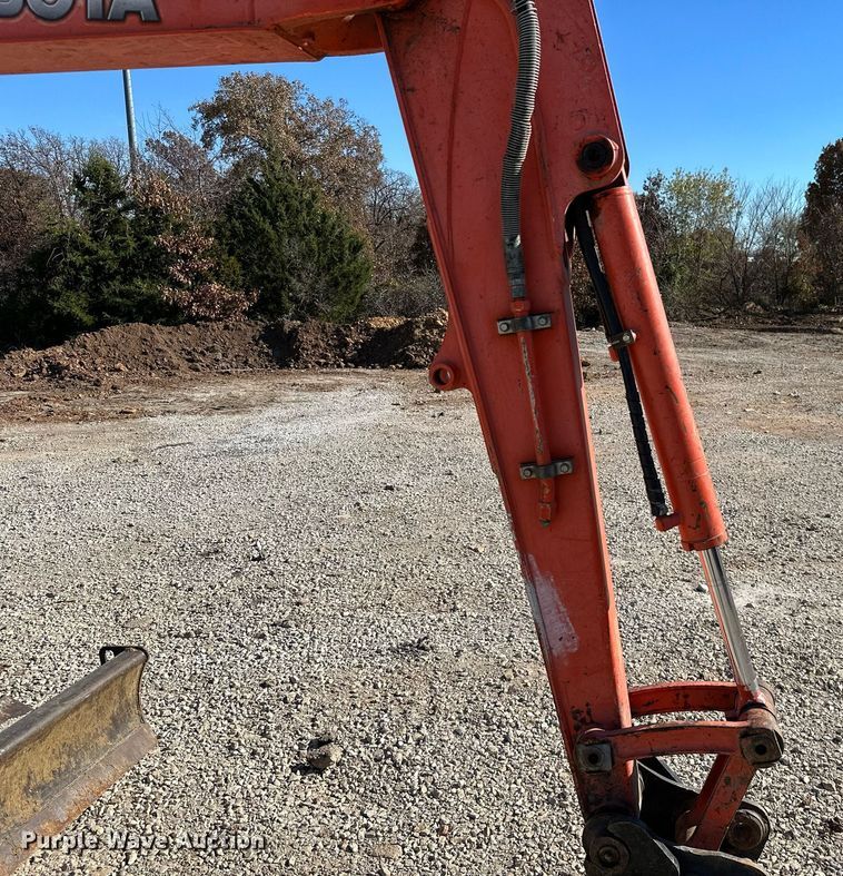 image for item NO9382 2011 Kubota KX121-3  mini excavator