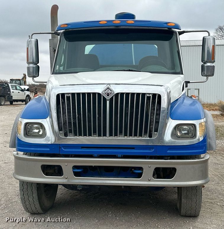 image for item NO9386 2006 International 7600  vacuum truck