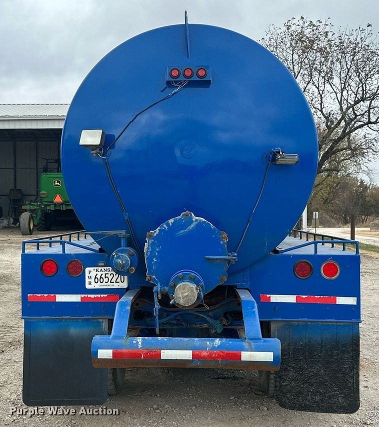 image for item NO9386 2006 International 7600  vacuum truck