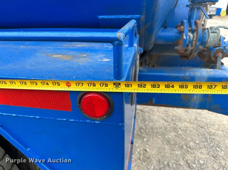 image for item NO9386 2006 International 7600  vacuum truck