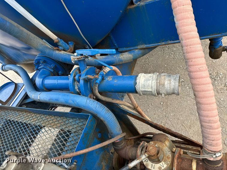 image for item NO9386 2006 International 7600  vacuum truck