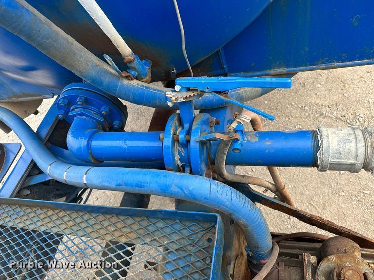 image for item NO9386 2006 International 7600  vacuum truck