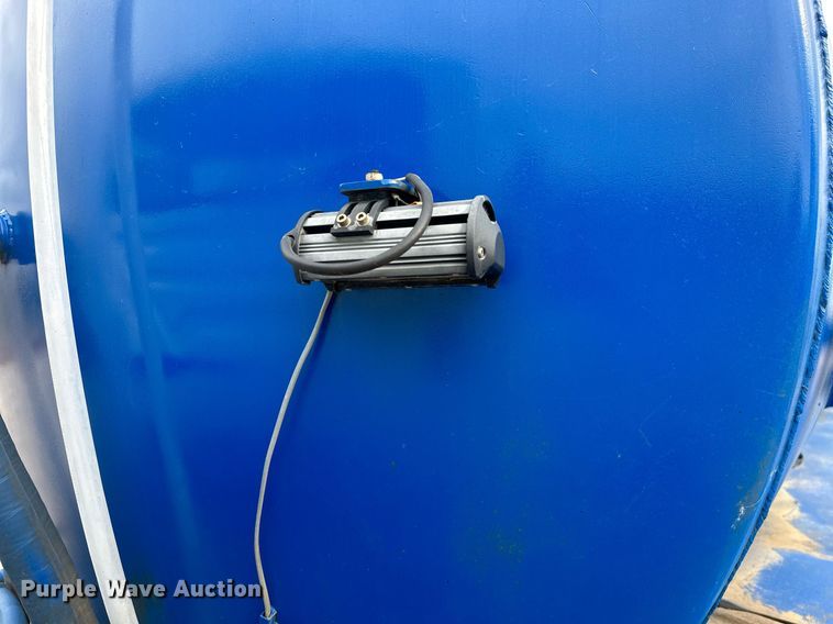 image for item NO9386 2006 International 7600  vacuum truck