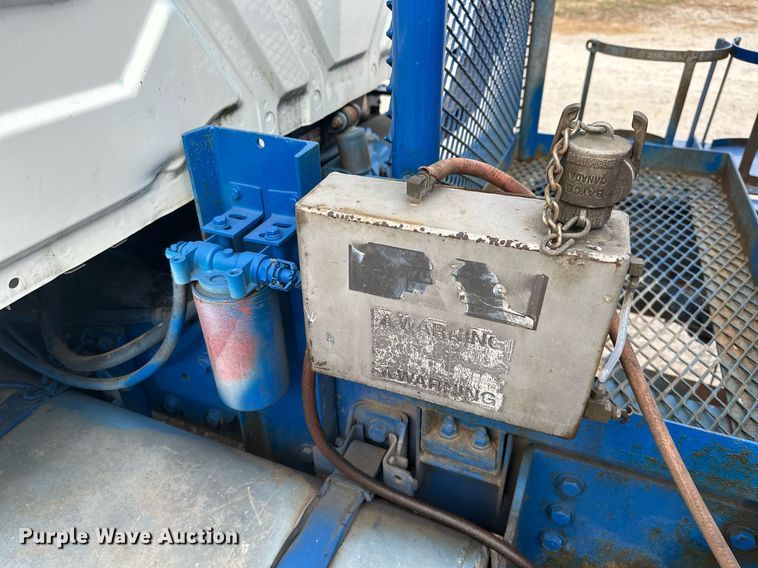 image for item NO9386 2006 International 7600  vacuum truck