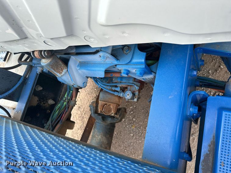 image for item NO9386 2006 International 7600  vacuum truck