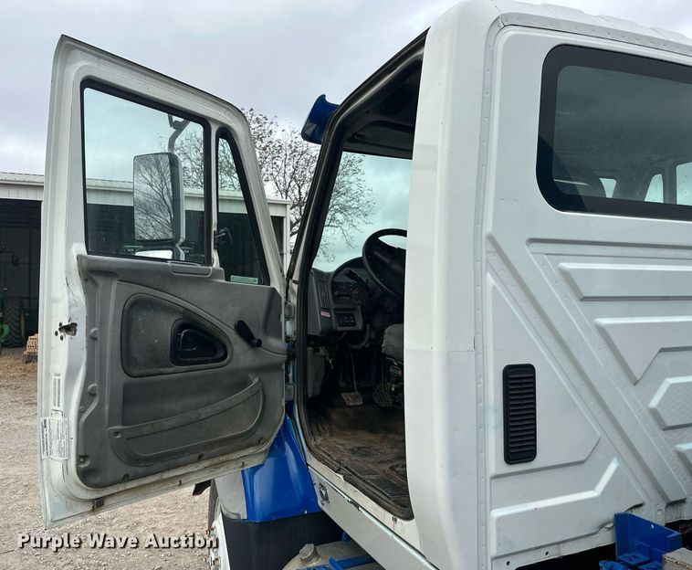 image for item NO9386 2006 International 7600  vacuum truck