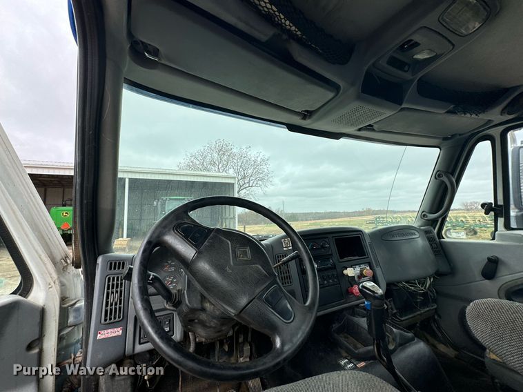 image for item NO9386 2006 International 7600  vacuum truck