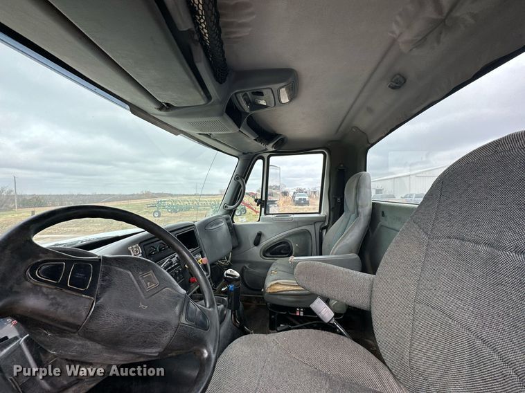 image for item NO9386 2006 International 7600  vacuum truck