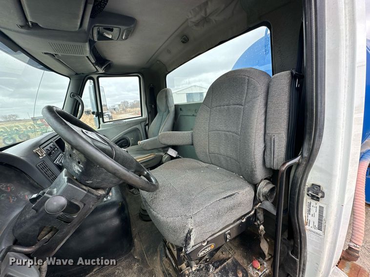 image for item NO9386 2006 International 7600  vacuum truck