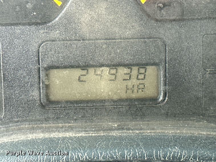 image for item NO9386 2006 International 7600  vacuum truck