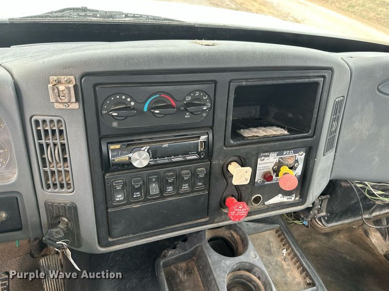 image for item NO9386 2006 International 7600  vacuum truck