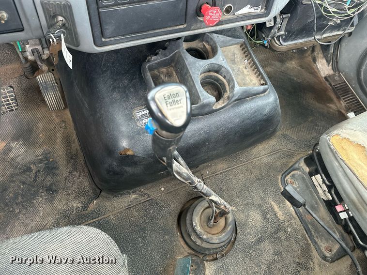 image for item NO9386 2006 International 7600  vacuum truck