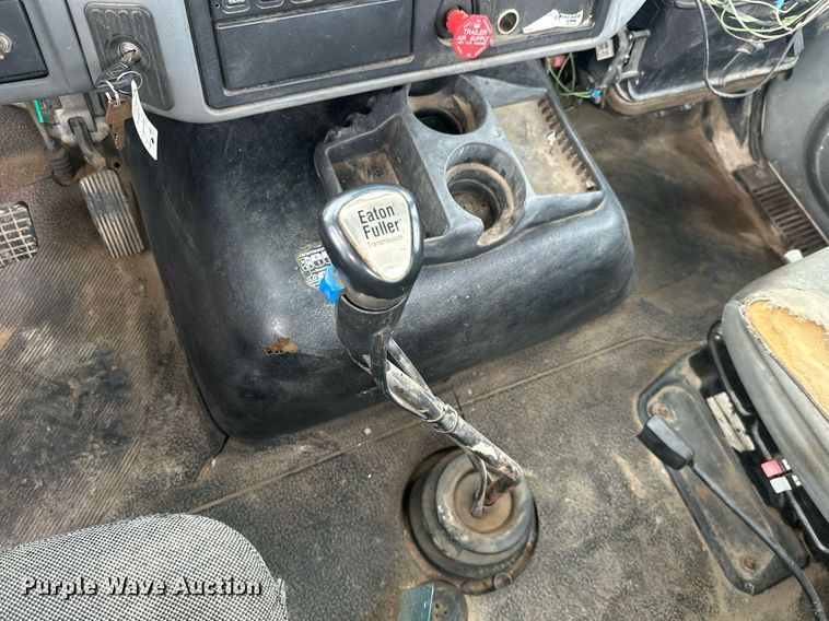 image for item NO9386 2006 International 7600  vacuum truck