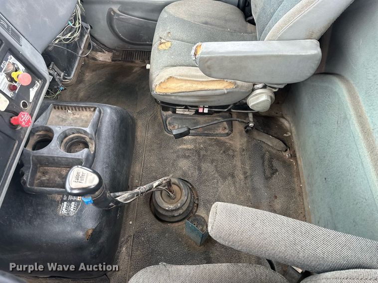 image for item NO9386 2006 International 7600  vacuum truck