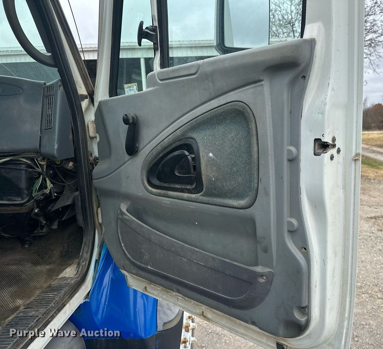 image for item NO9386 2006 International 7600  vacuum truck